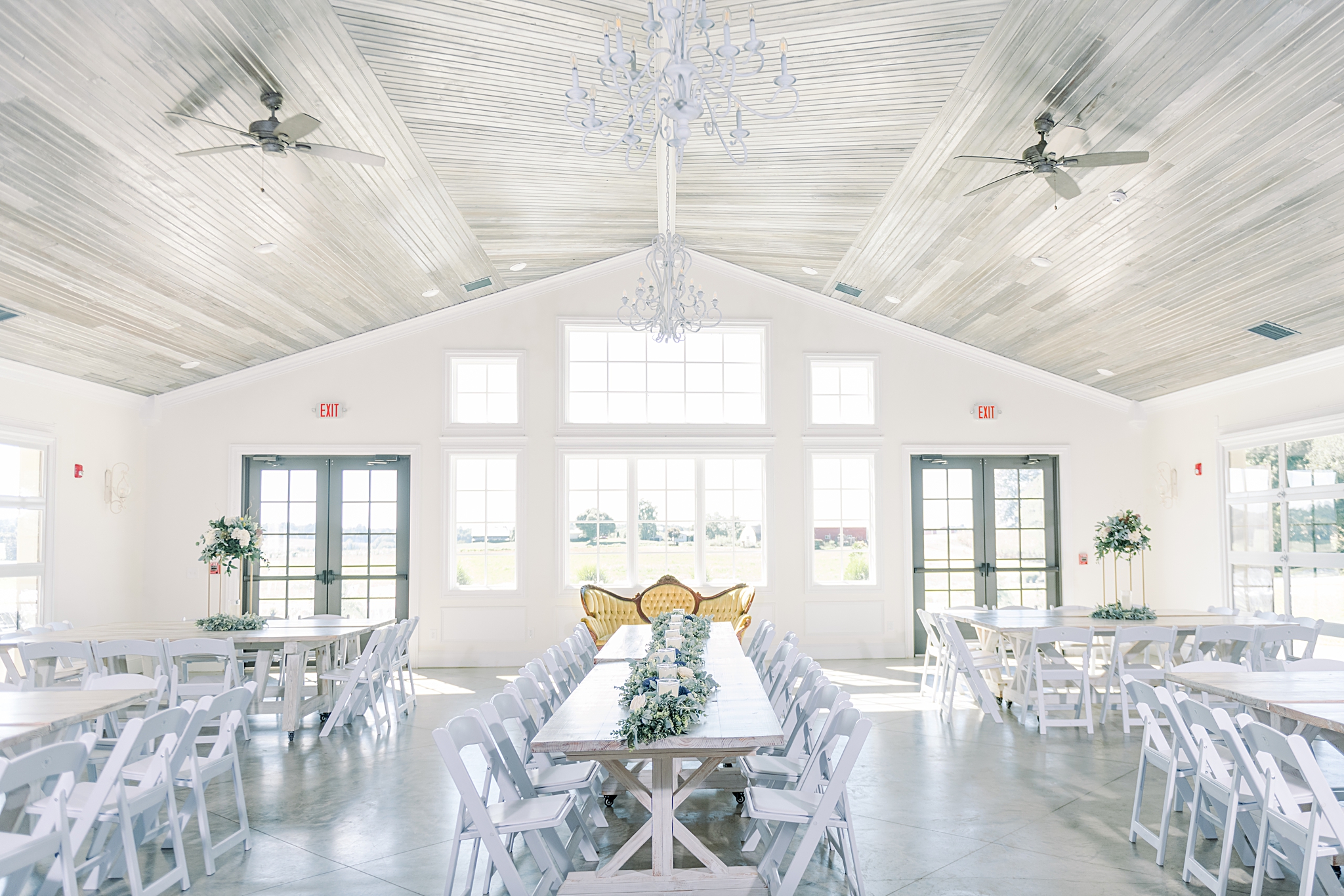 WHITE CHATEAU main image 1
