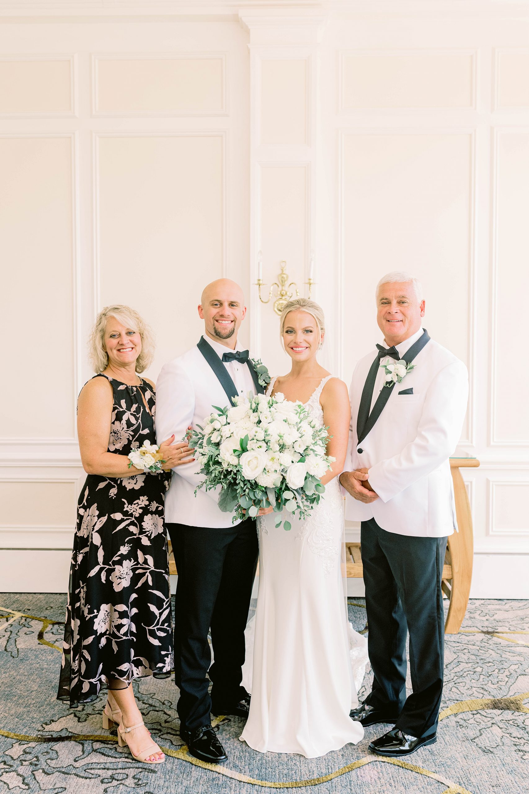 tips for stress free wedding day family photos — Demutiis Photography